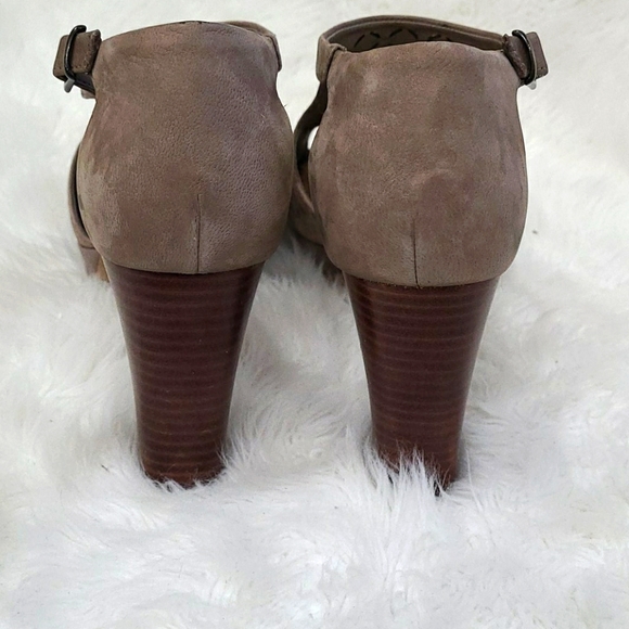 CLARKS TAN ARTISAN SANDALS WITH HEEL - Picture 4 of 5